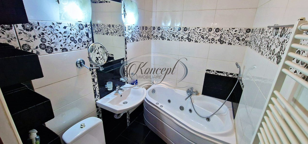 Apartament cu curte pe strada Victor Babes