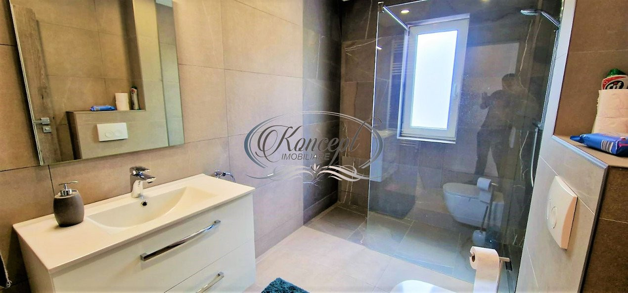 Apartament spatios cu terasa panoramica