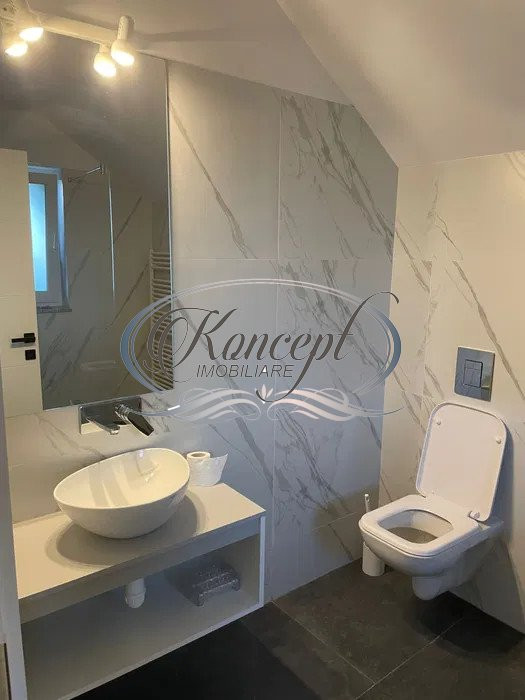 Apartament spatios la casa