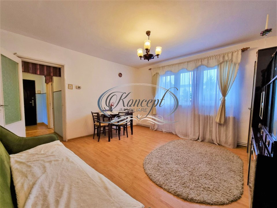 Apartament decomandat, la etaj intermediar