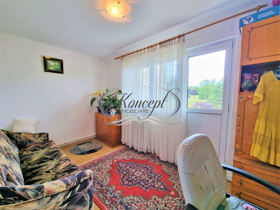 Apartament decomandat, la etaj intermediar