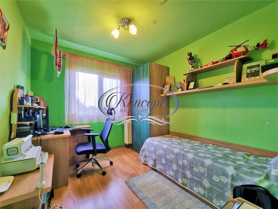 Apartament decomandat, la etaj intermediar