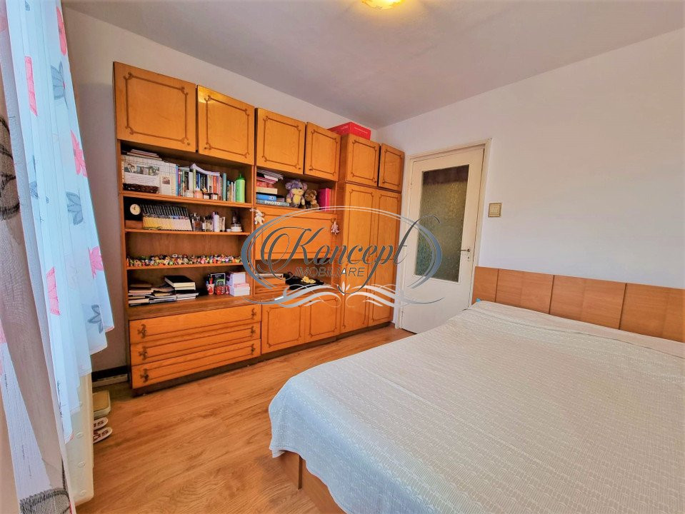 Apartament decomandat, la etaj intermediar