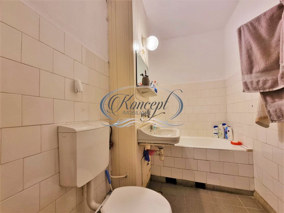 Apartament decomandat, la etaj intermediar