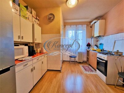Apartament decomandat, la etaj intermediar