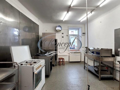 Apartament la curte, zona strazii Traian