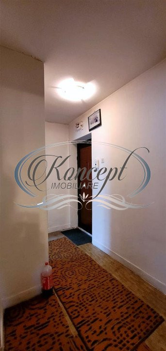 Apartament la etaj intermediar, Str. Alverna