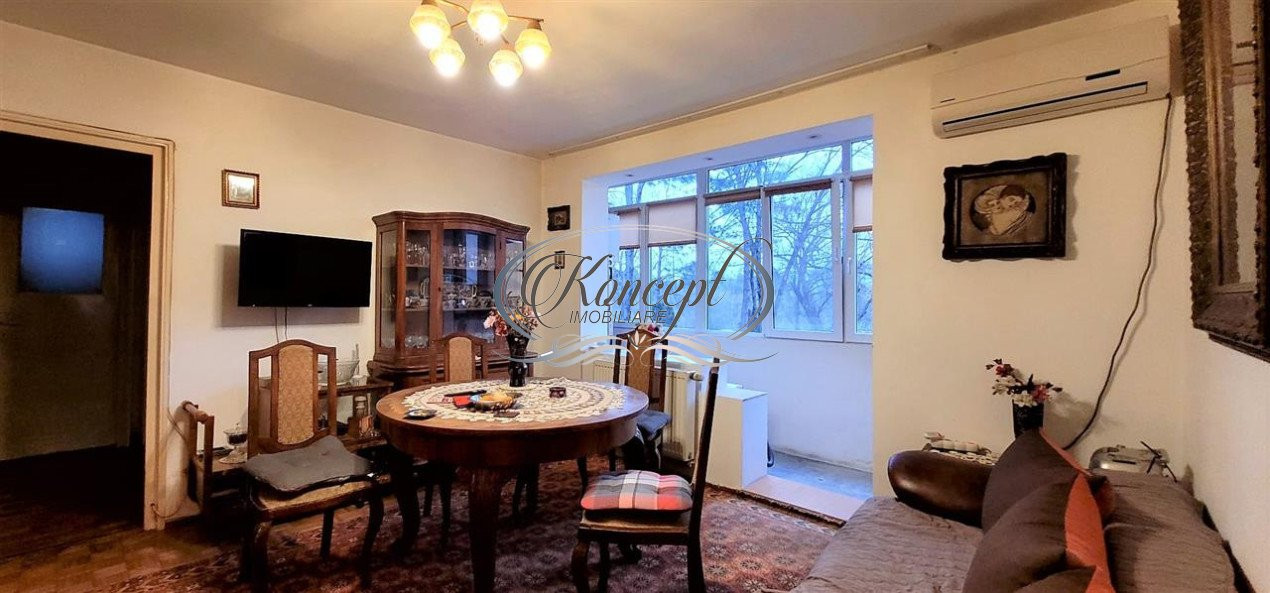 Apartament la etaj intermediar, strada Rasinari