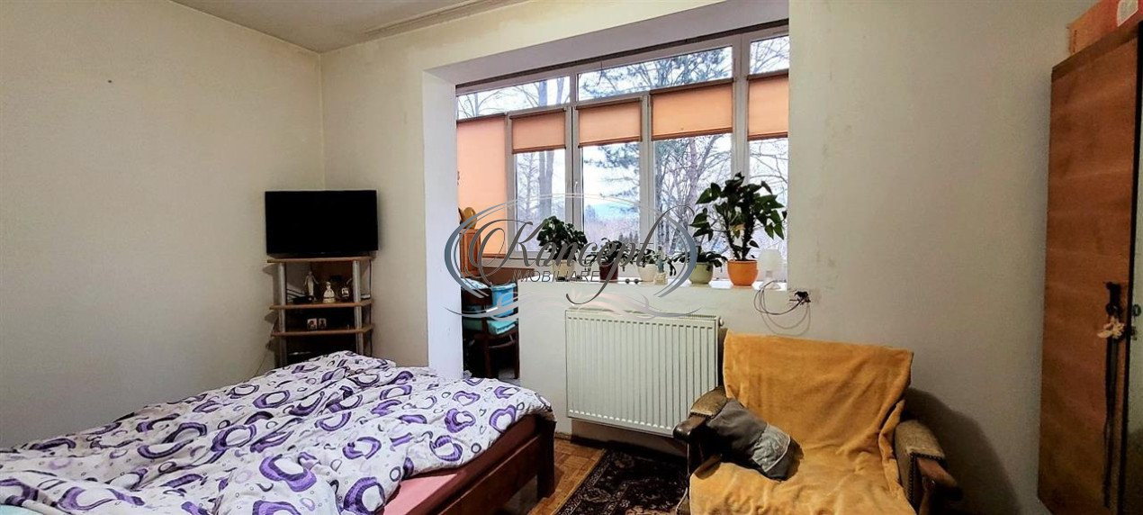 Apartament la etaj intermediar, strada Rasinari