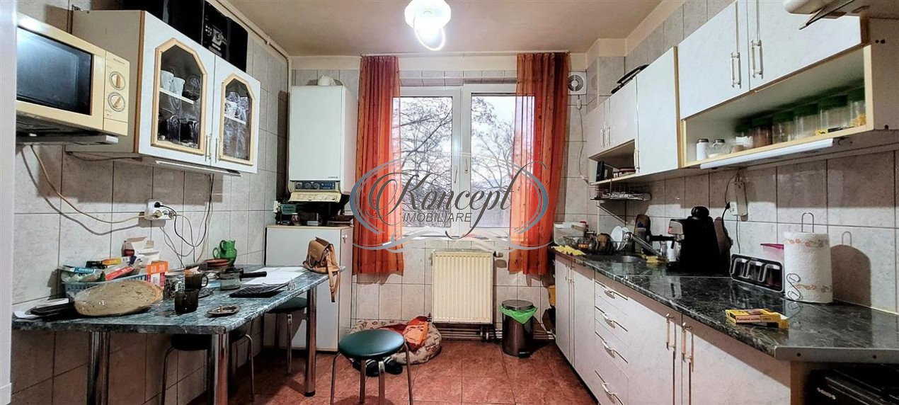 Apartament la etaj intermediar, strada Rasinari
