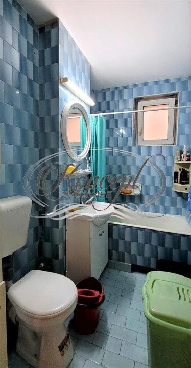 Apartament la etaj intermediar, strada Rasinari