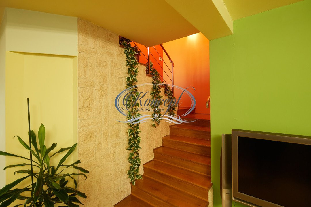  Casa cu destinatie Mixta 