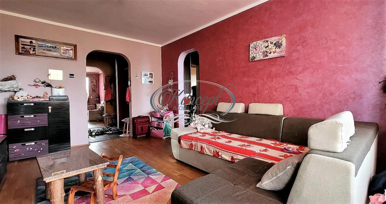 Apartament la etaj intermediar, strada Alverna