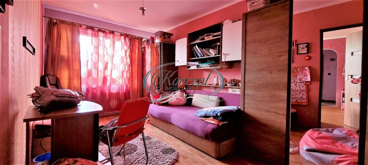 Apartament la etaj intermediar, strada Alverna