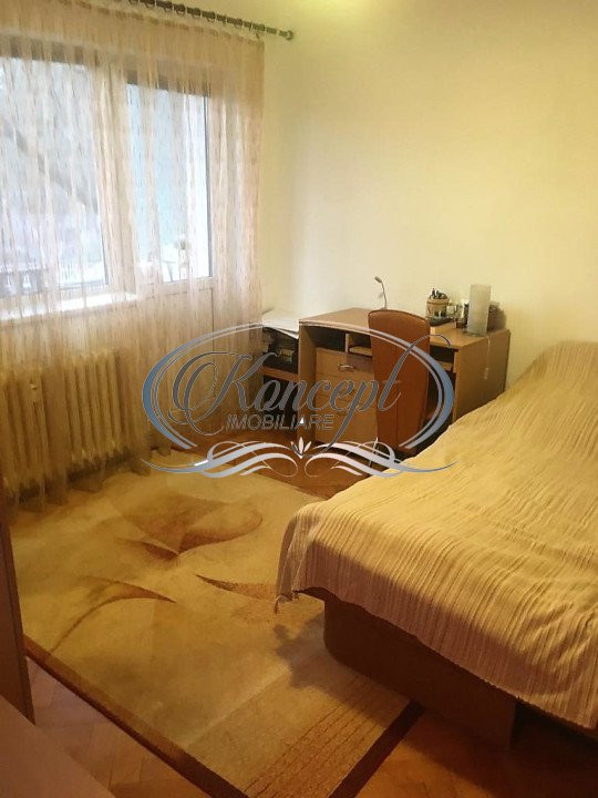 Apartament la etaj intermediar zona Iulius Mall