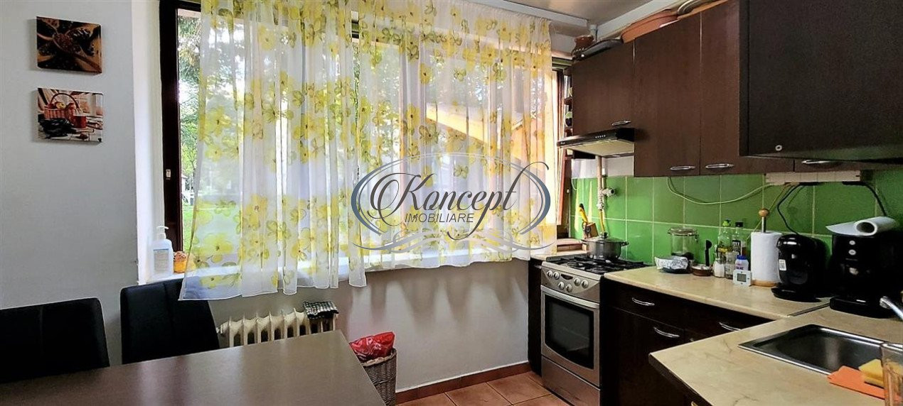 Apartament cu 3 camere, zona Parcul Rozelor