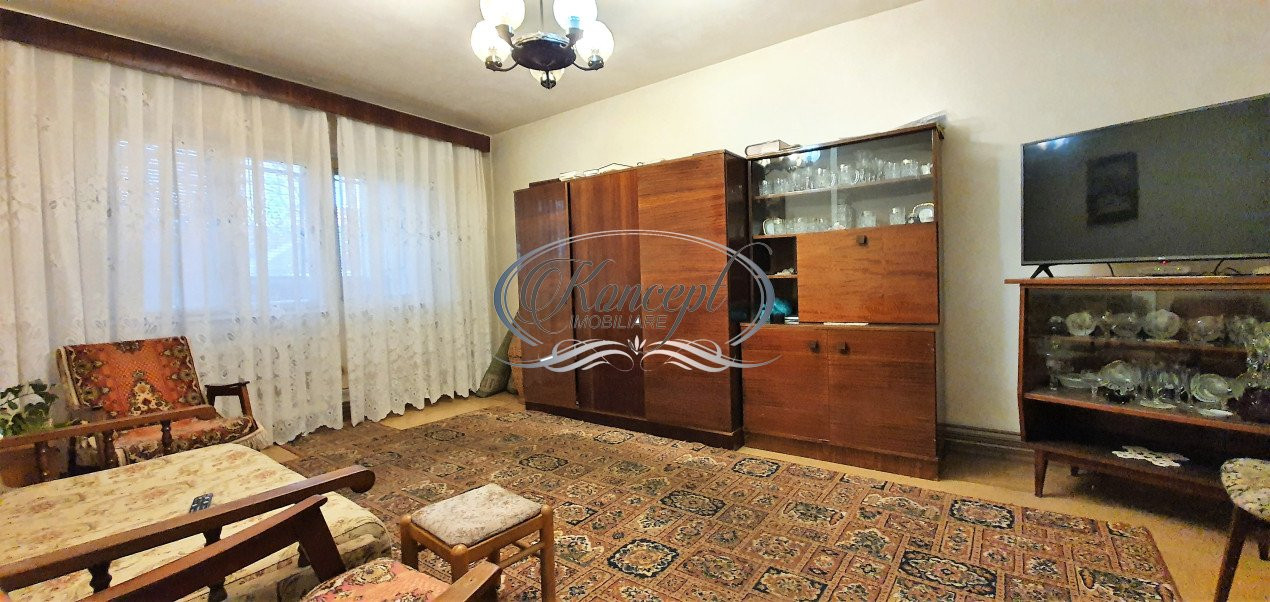 Apartament cu 3 camere decomandate, strada Izlazului