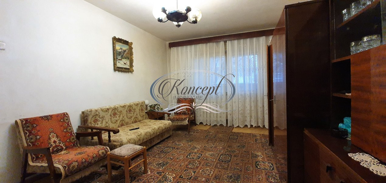 Apartament cu 3 camere decomandate, strada Izlazului