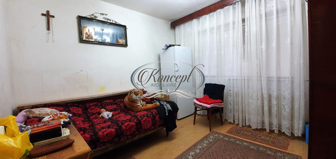 Apartament cu 3 camere decomandate, strada Izlazului