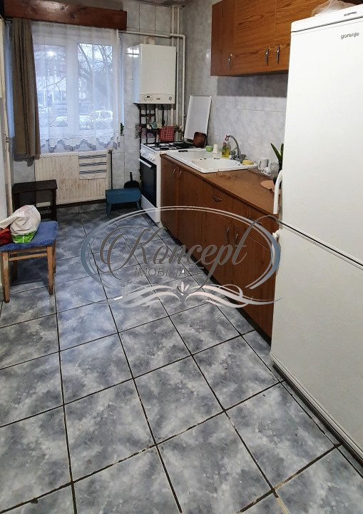 Apartament cu 3 camere decomandate, strada Izlazului