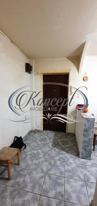 Apartament cu 3 camere decomandate, strada Izlazului