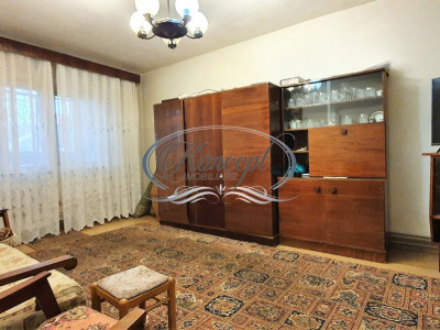 Apartament cu 3 camere decomandate, strada Izlazului