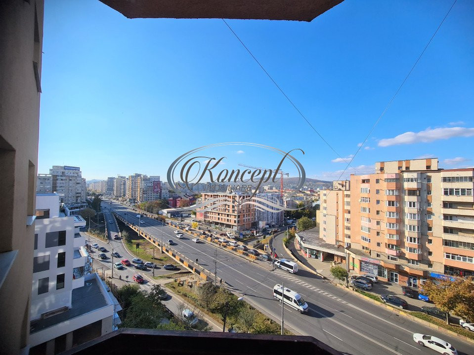 Apartament cu 4 camere, etaj intermediar