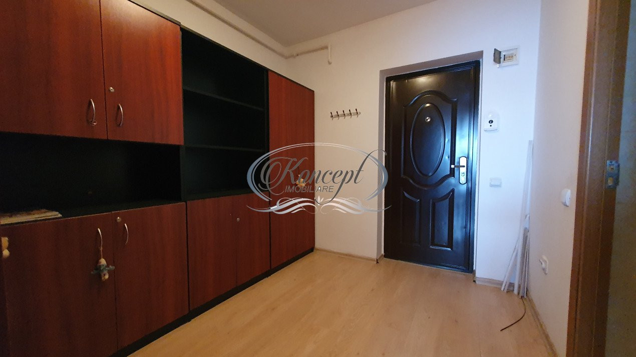 Apartament la etaj intermediar pe strada Teilor