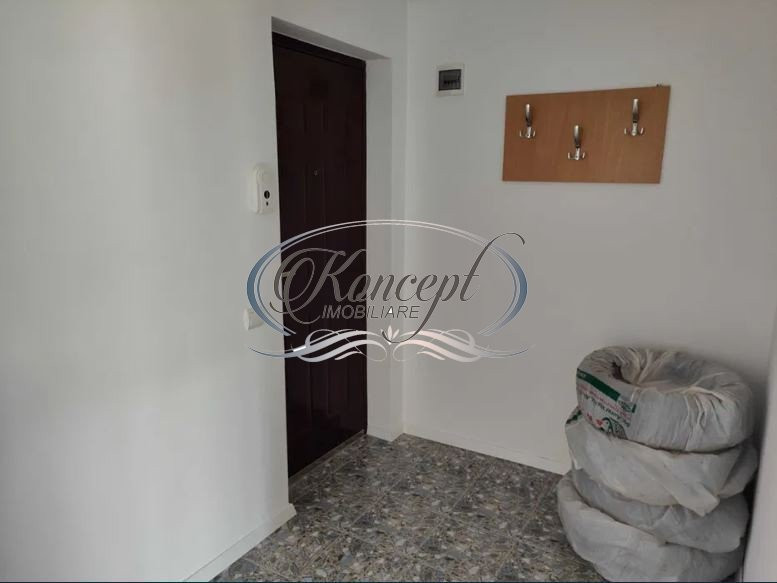 Apartament la etaj intermediar pe strada Porii