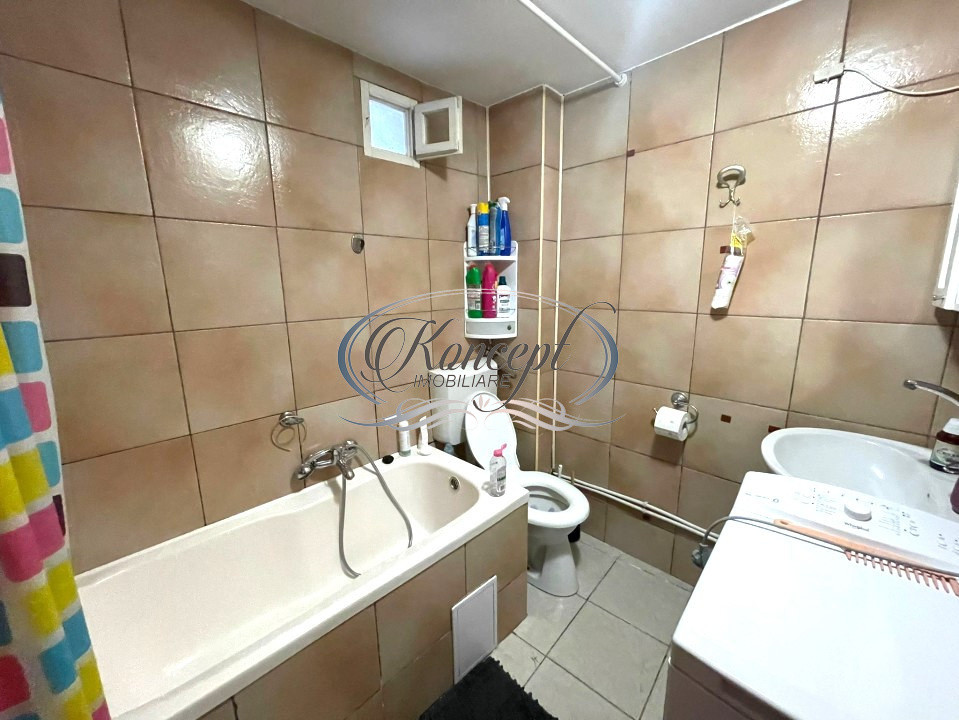 Zona UMF, casa de inchiriat cu curte
