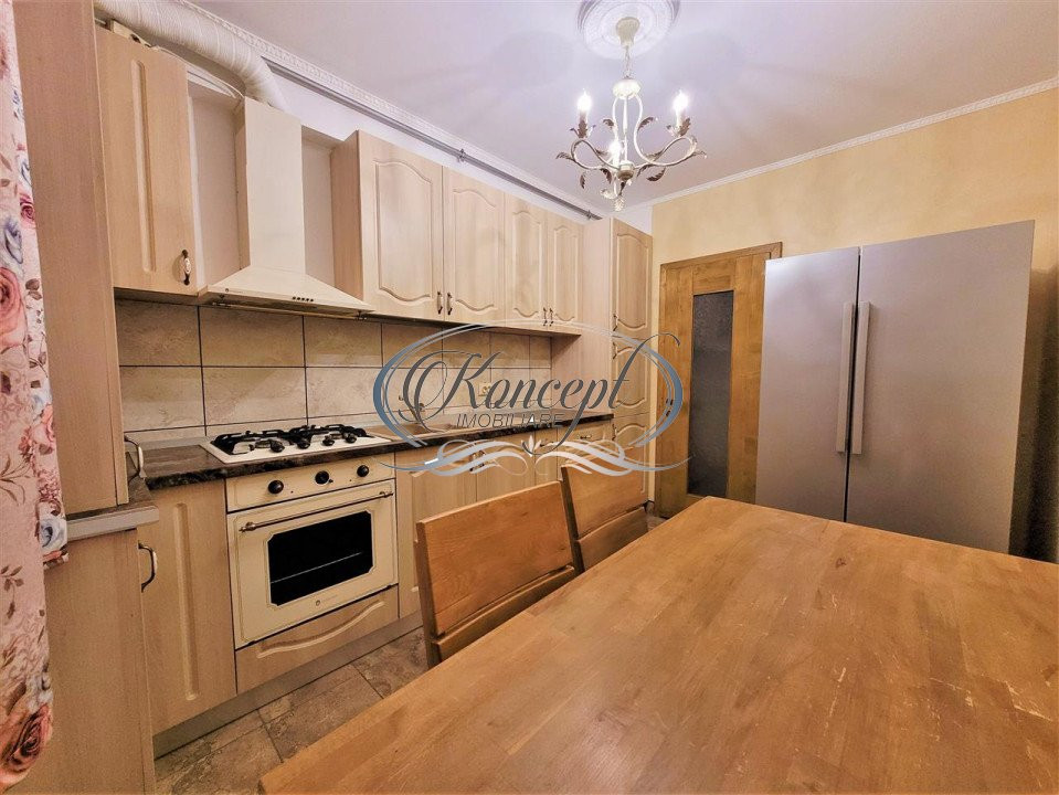 Apartament cu bucatarie inchisa pe strada Stejarului