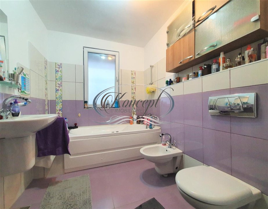 Apartament spatios, cu doua parcari