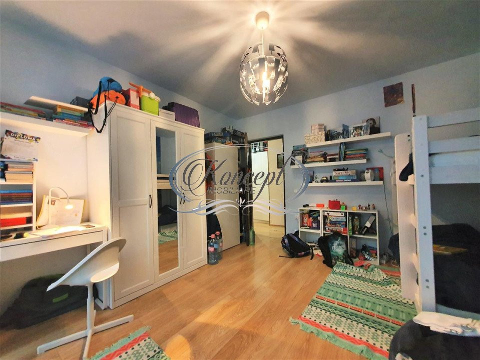 Apartament spatios, cu doua parcari