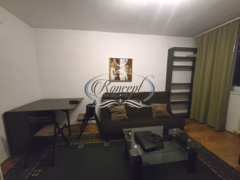 Apartament cu potential investitional in Plopilor 