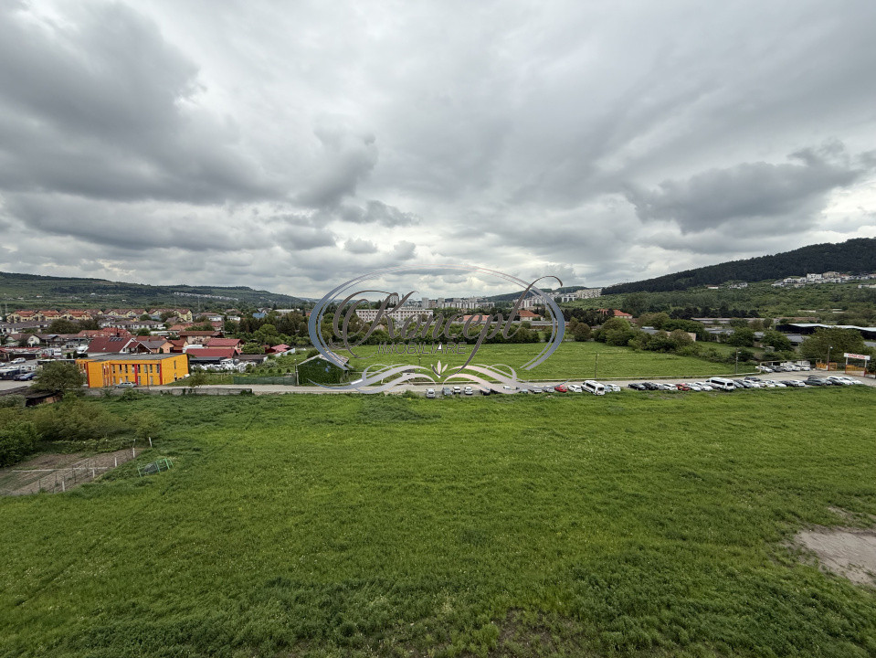 Apartament luminos la prima inchiririere cu parcare in zona Vivo 
