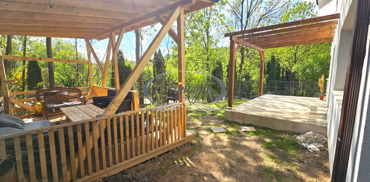 Casa individuala cu curte si terasa in ansamblu privat Capusu Mic
