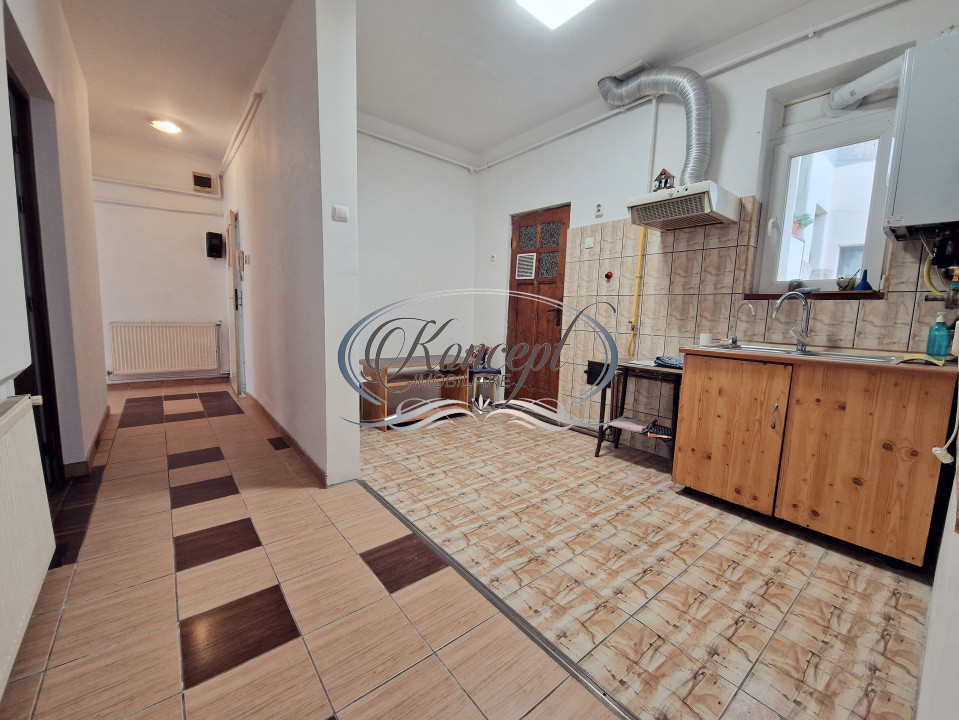 Apartament in imobil interbelic, str. Emil Racovita