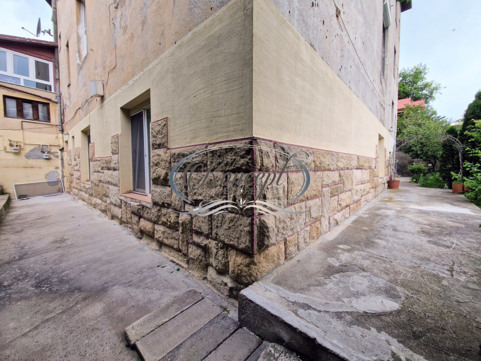 Apartament in imobil interbelic, str. Emil Racovita