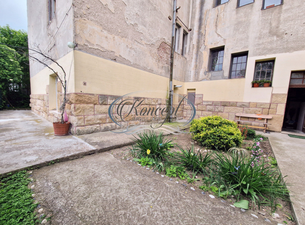 Apartament in imobil interbelic, str. Emil Racovita