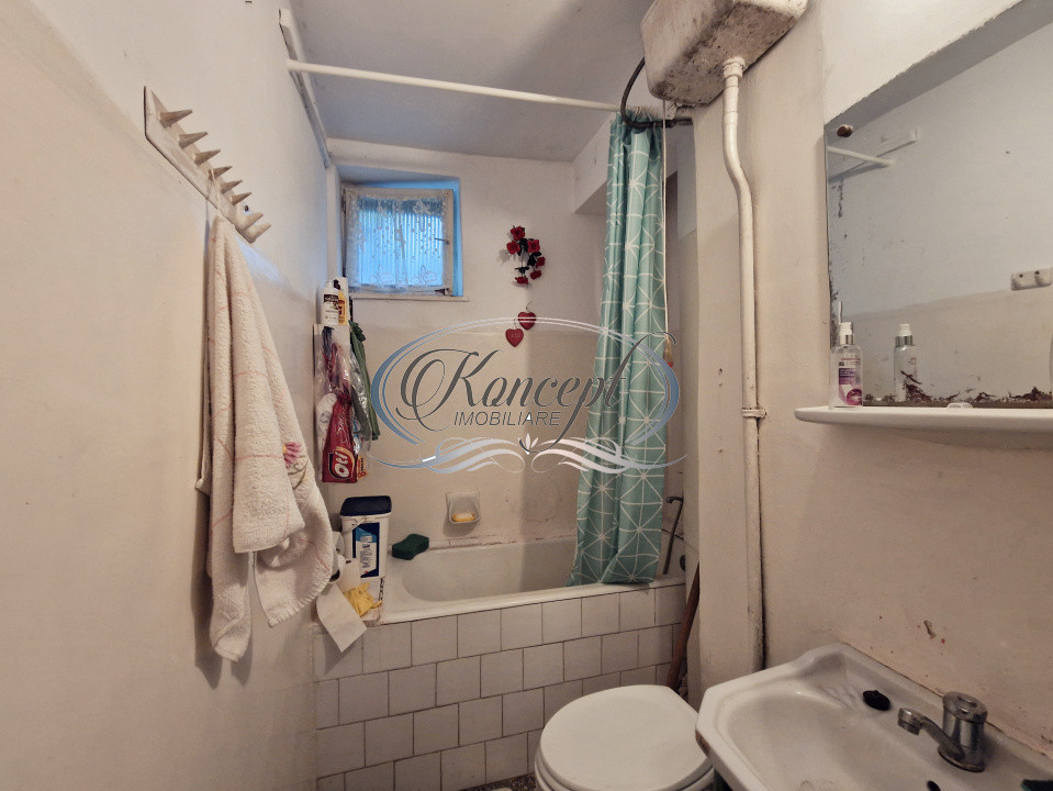 Apartament decomandat, la etaj intermediar, pentru investiții 