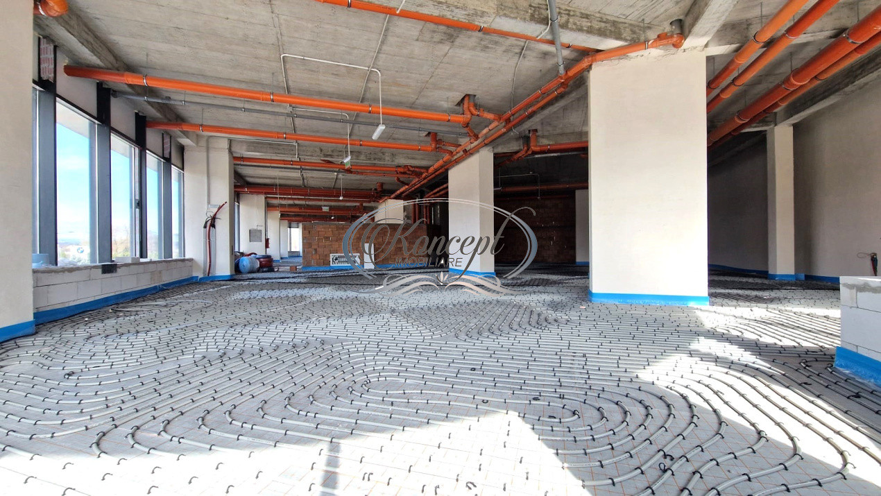 Mezanin, vitrina stradala, incalzire in pardoseala – ideal showroom