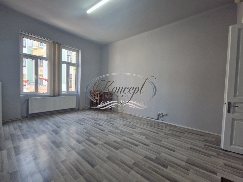 Apartament spațios, renovat, în centrul istoric