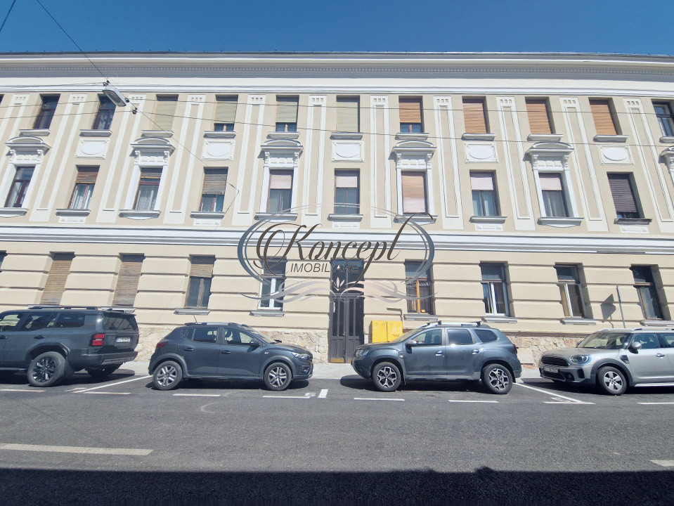 Apartament spațios, renovat, în centrul istoric