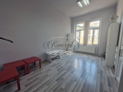 Apartament spațios, renovat, în centrul istoric