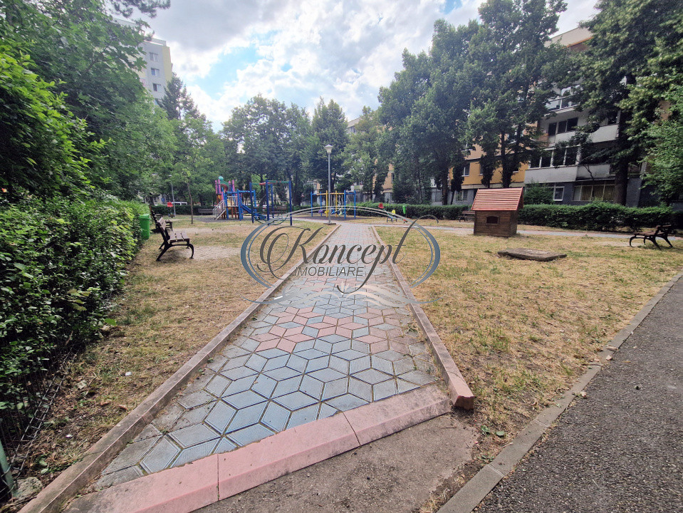 Apartament la cheie, etaj intermediar in zona linistita, langa Hotel Royal