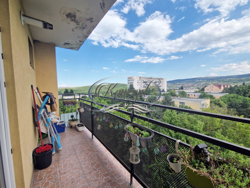 Apartament la cheie, etaj intermediar in zona linistita, langa Hotel Royal