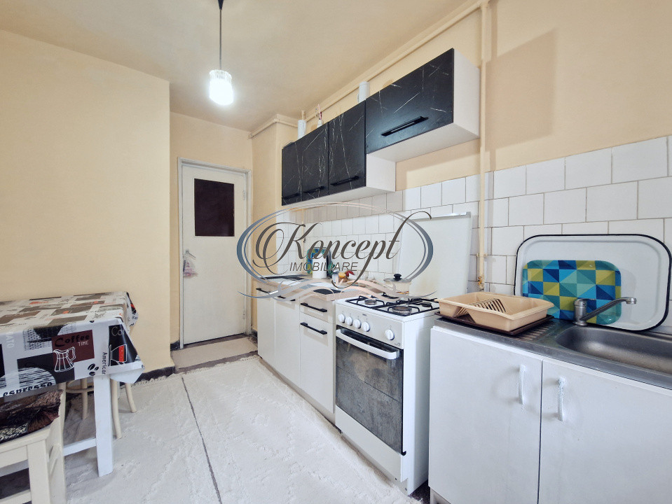 Apartament spatios cu pian, la eraj intermediar, zona Academiei de muzica 
