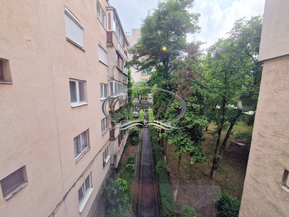 Apartament spatios cu pian, la eraj intermediar, zona Academiei de muzica 