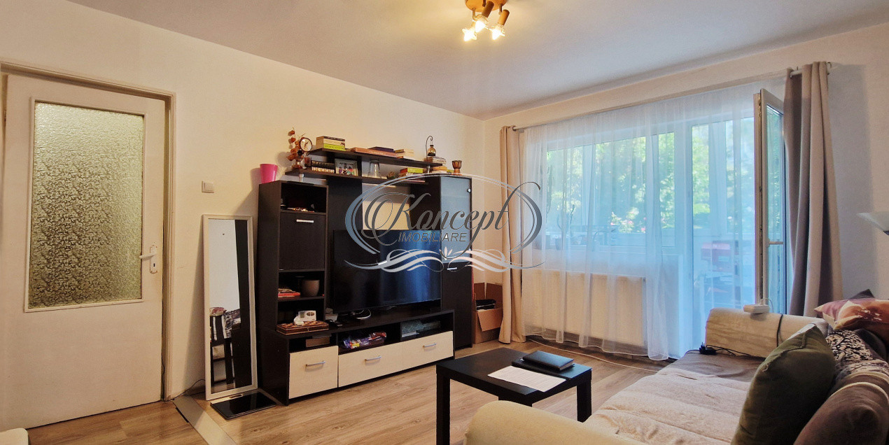 Apartament luminos, cu balcon