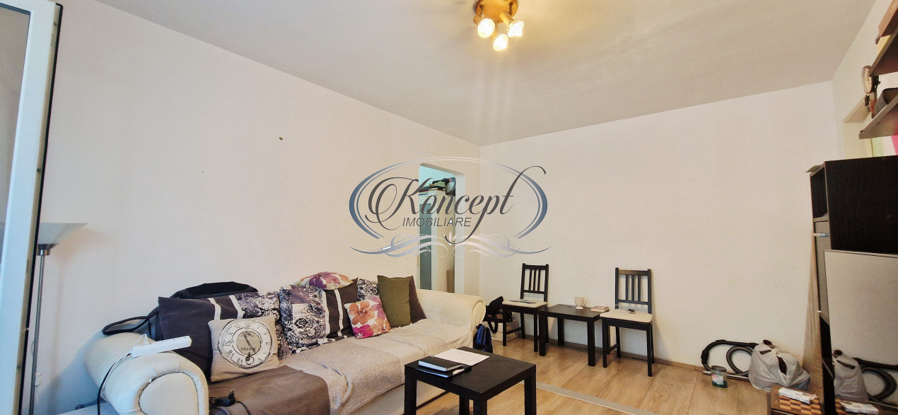 Apartament luminos, cu balcon